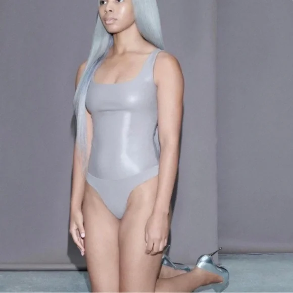 SKIMS Scoop Neck Faux Leather Beige Bodysuit in Cement - Picture 3 of 4